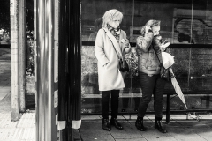 Esperando el bus