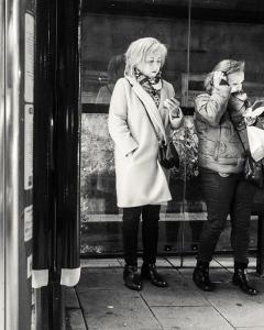 Esperando el bus