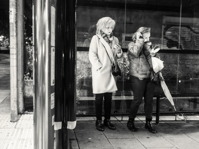 Esperando el bus